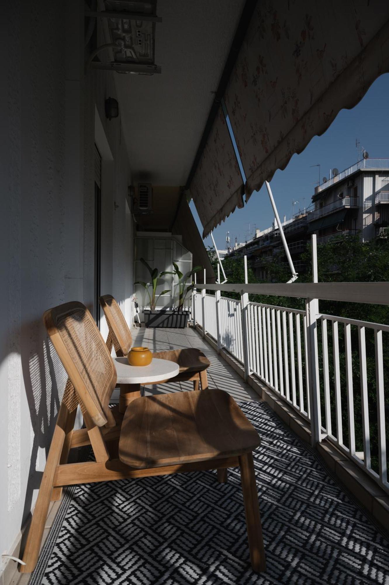 Athens' Gem: Fun, Sun & Your Koukaki Run! Exterior photo